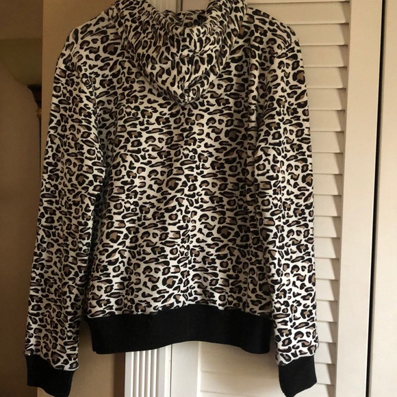 Cheetah zip up hoodie. - Picture 3 of 3